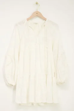 Robe Ample Blanche à Broderies