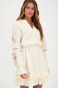 Robe Beige Avec Broderies