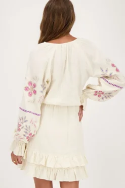 Robe Beige Avec Broderies