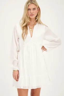 Robe Blanche Avec Col En V Et Ruban Adhésif