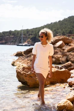 Robe Blanche Côtelée Avec Manches Bouffantes