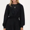 Robe Bleu Foncé Avec Broderies Et Volants
