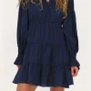 Robe Bleu Foncé Avec Plis Et Manches à Volants