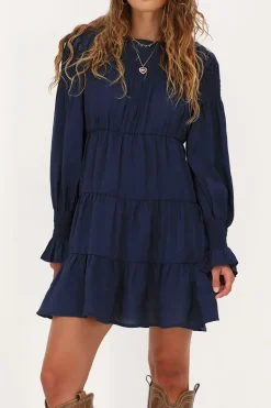 Robe Bleu Foncé Avec Plis Et Manches à Volants