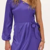 Robe Drappée Violette Satinée à épaule Dénudée