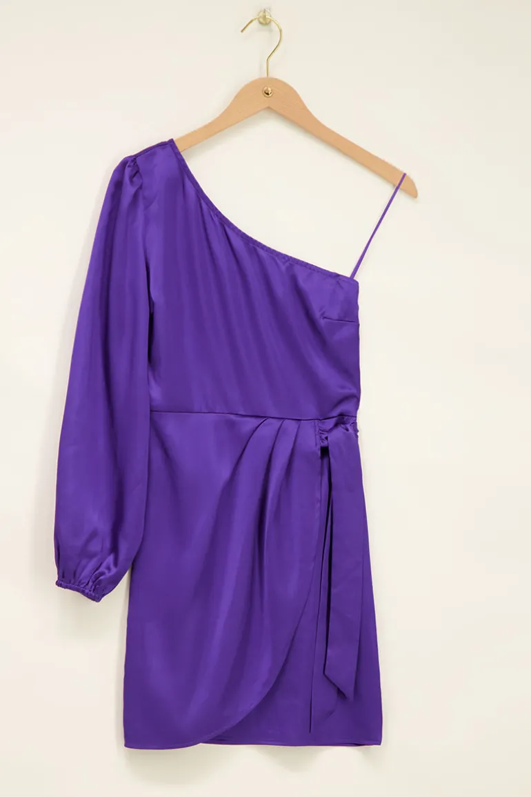 Robe Drappée Violette Satinée à épaule Dénudée