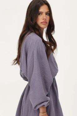 Robe En Mousseline Violette à Manches Bouffantes