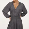 Robe Grise Plissée Satinée