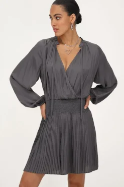 Robe Grise Plissée Satinée