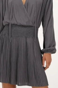 Robe Grise Plissée Satinée