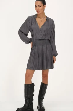 Robe Grise Plissée Satinée