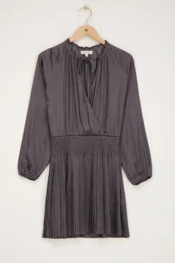 Robe Grise Plissée Satinée