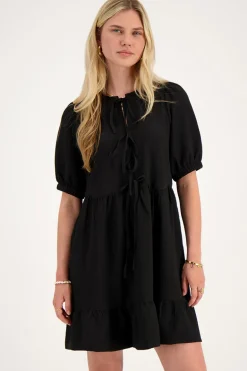 Robe Large Noire Avec Nœuds