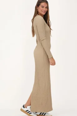 Robe Longue Beige Avec Structure Et Fente