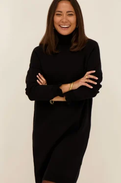 Robe Noire à Col Montant Et Manches à Froufrous