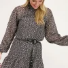Robe Noire à Fleurs Blanches