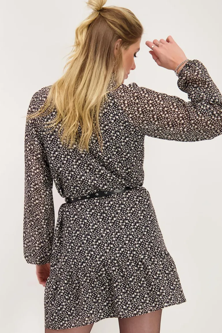 Robe Noire à Fleurs Blanches