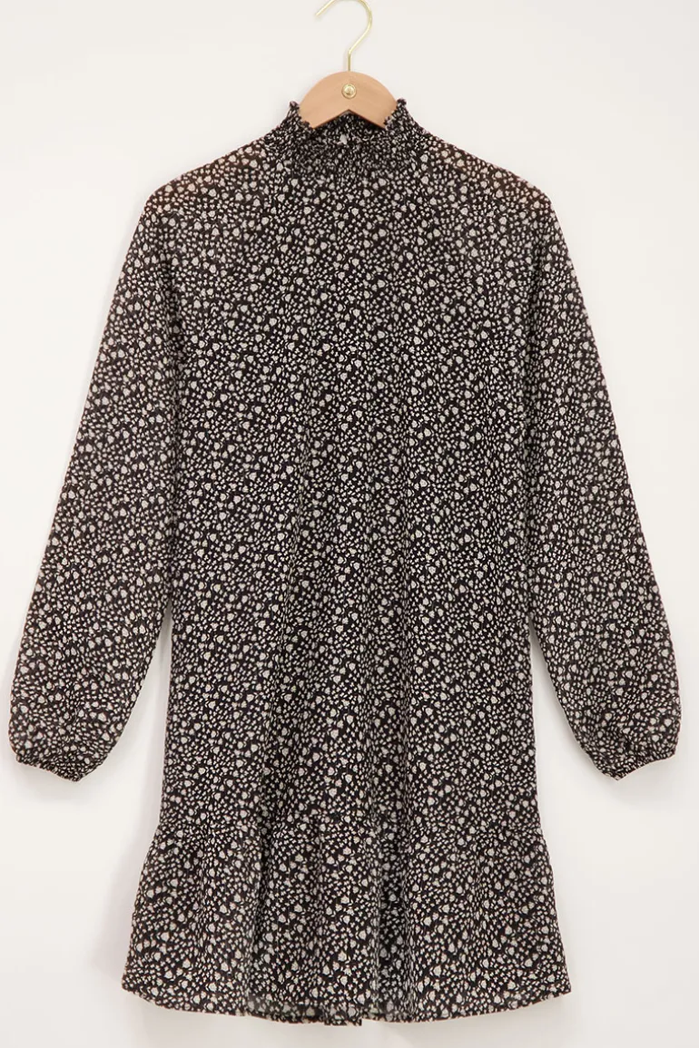 Robe Noire à Fleurs Blanches