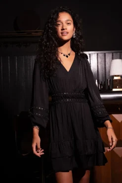 Robe Noire à Volants Et à Clous