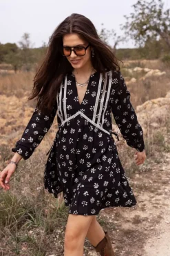 Robe Noire Avec Imprimé Fleuri Blanc
