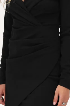 Robe Noire Avec Superposition De Drapés
