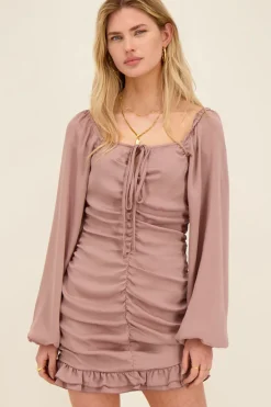 Robe Noire Plissée à Manches Longues