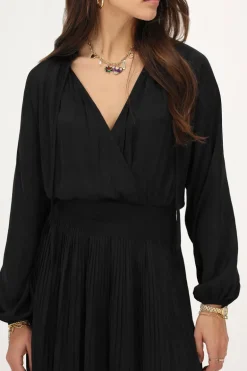 Robe Plissée Noire Satinée