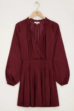 Robe Plissée Rouge Foncé Aspect Satiné