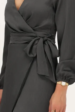 Robe Portefeuille Gris Foncé Avec Ceinture