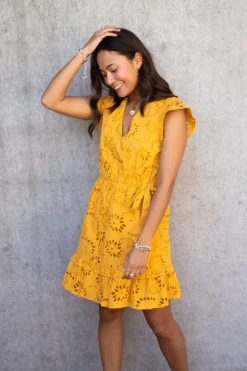 Robe Portefeuille Ocre En Broderie
