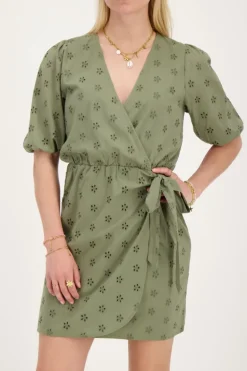 Robe Portefeuille Verte Avec Broderie Florale