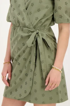 Robe Portefeuille Verte Avec Broderie Florale