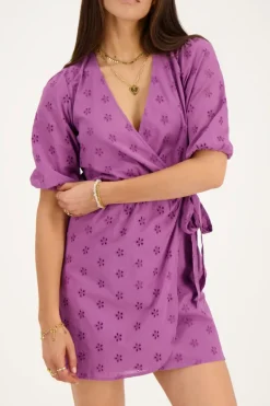Robe Portefeuille Violette Avec Broderie Florale