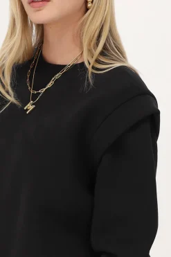 Robe Pull Noire Avec Rembourrage Aux épaules