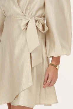 Robe Taupe Avec Aspect Satiné