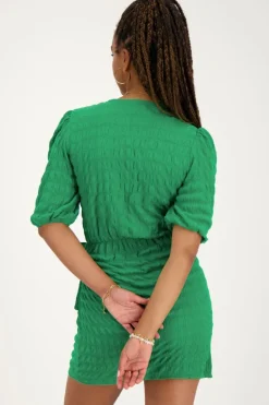 Robe Verte Avec Chevauchement Et Structure