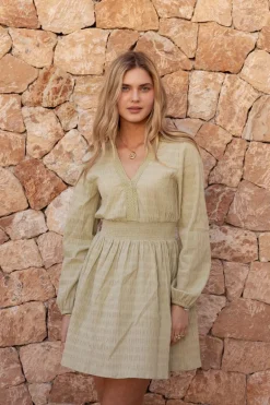 Robe Verte Avec Col En V