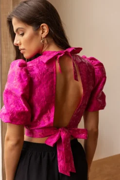 Top En Jacquard Rose Avec Dos Ouvert Et Manches Bouffantes