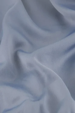 Top En Satin Bleu Avec Bouton