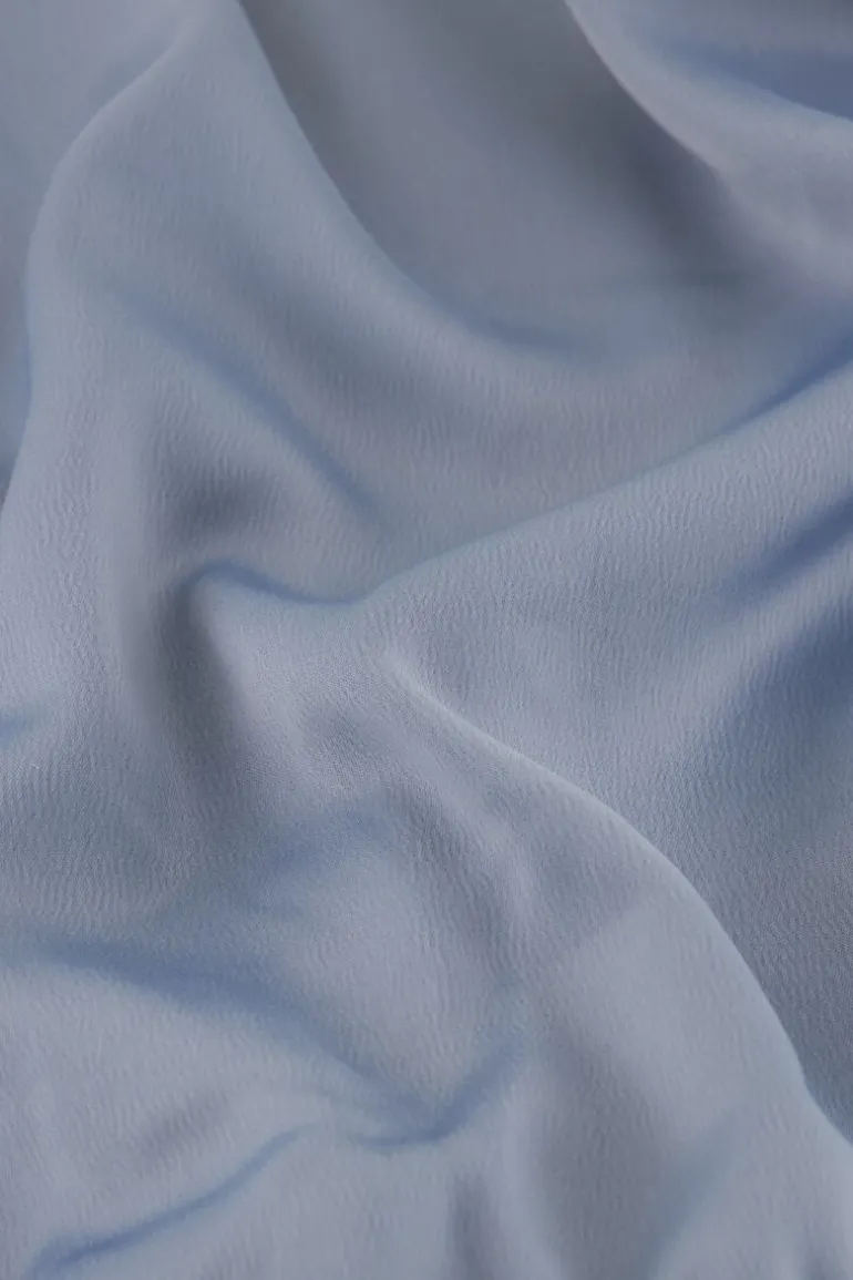 Top En Satin Bleu Avec Bouton
