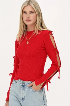 Top Rouge Avec Nœuds Sur Les Manches