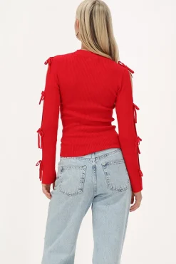 Top Rouge Avec Nœuds Sur Les Manches