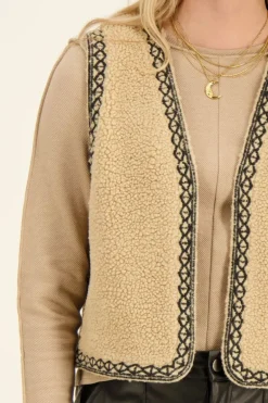 Veste Sans Manche Teddy Beige & Broderie Noire