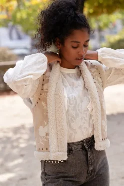 Veste Sans Manches Beige En Teddy Et Broderies