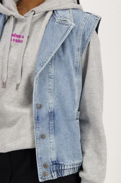 Veste Sans Manches En Denim Bleu Avec Ceinture élastique