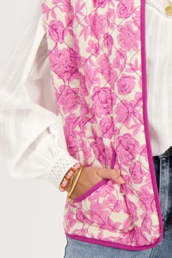 Veste Sans Manches Matelassée Beige Avec Imprimé Fleuri Rose Et Violet